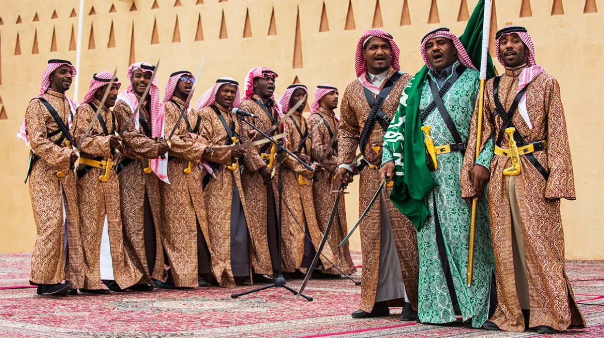 رقصة السيف- الصورة من visitsaudi.com