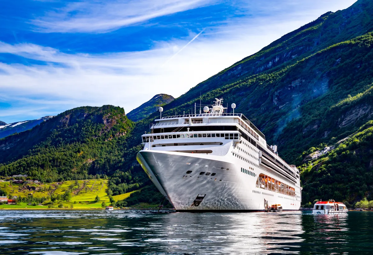 الرحلات البحرية