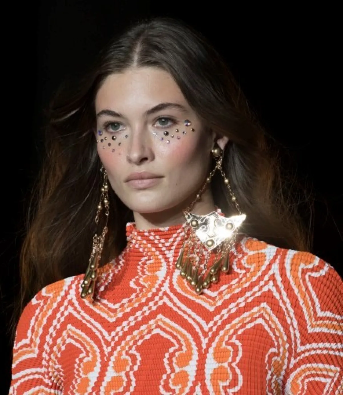 موضة العيون المرصعة 