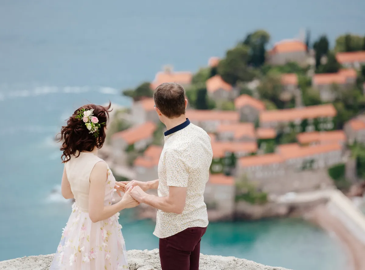 يفضل ترك الهاتف في شهر العسل أو وضعه على الصامت