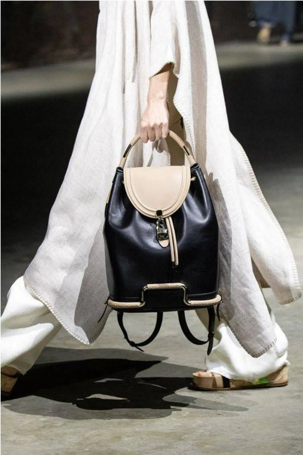 حقيبة ظهر أسود وأبيض من غابرييلا هيرست   Gabriella Hearst