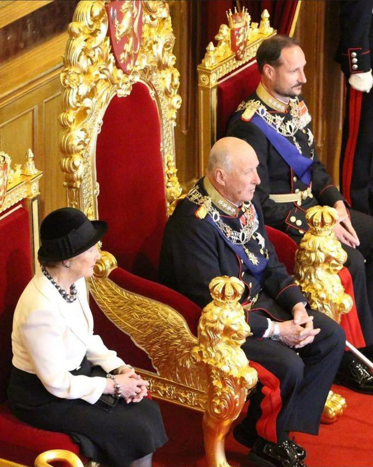 الملك هارالد وزوجته الملكة سونيا وولي العهد الأمير هاكون- الصورة من حساب Europe Royals على إنستغرام