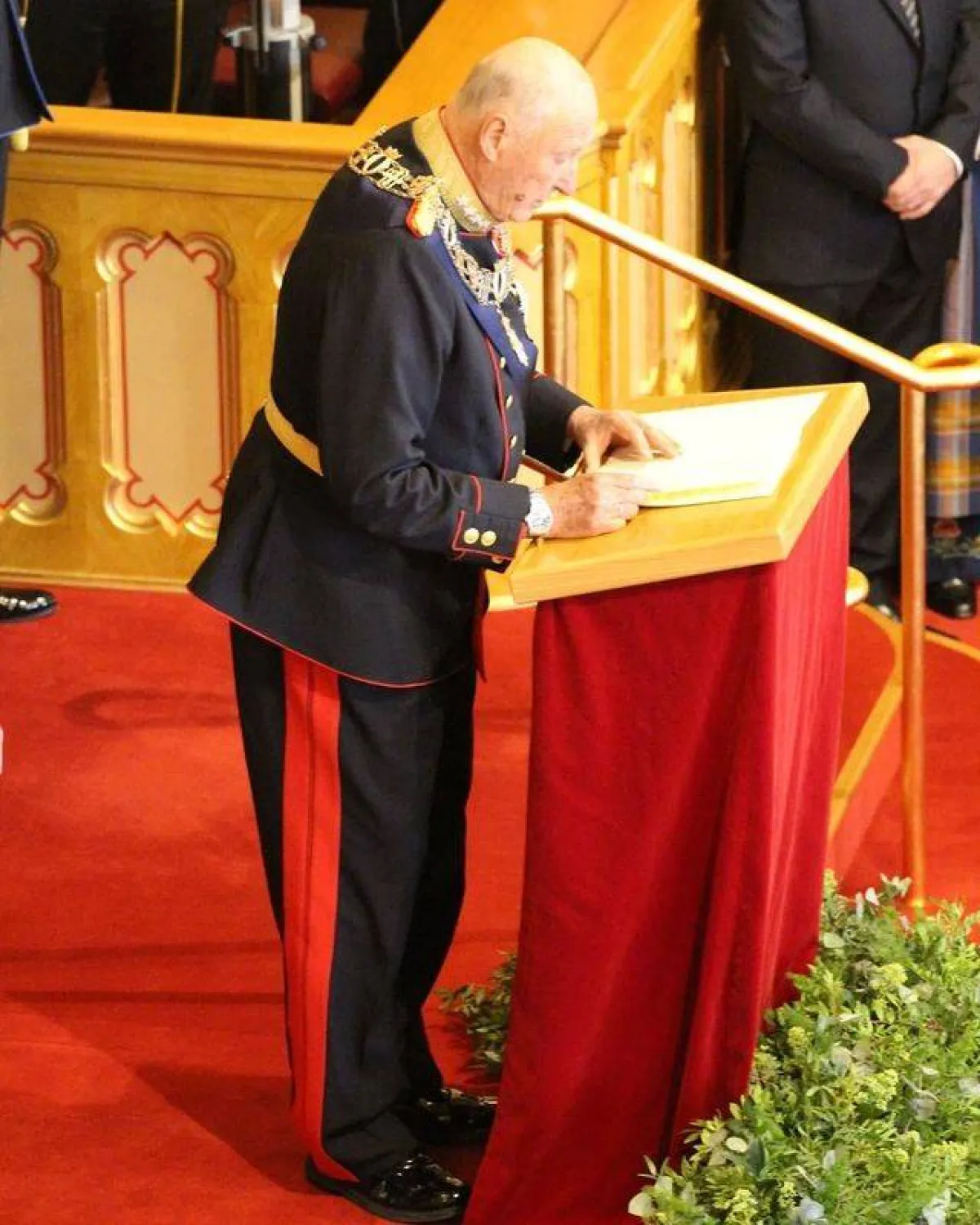 الملك هيرالد يقرأ الخطاب- الصورة من حساب Europe Royals على إنستغرام