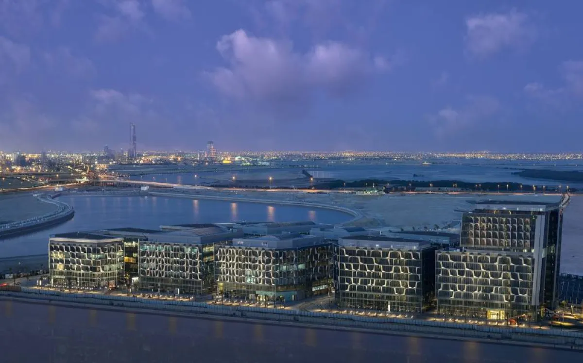 أسبوع الموضة العربي يعود بصيغة حضورية في حي دبي للتصميم