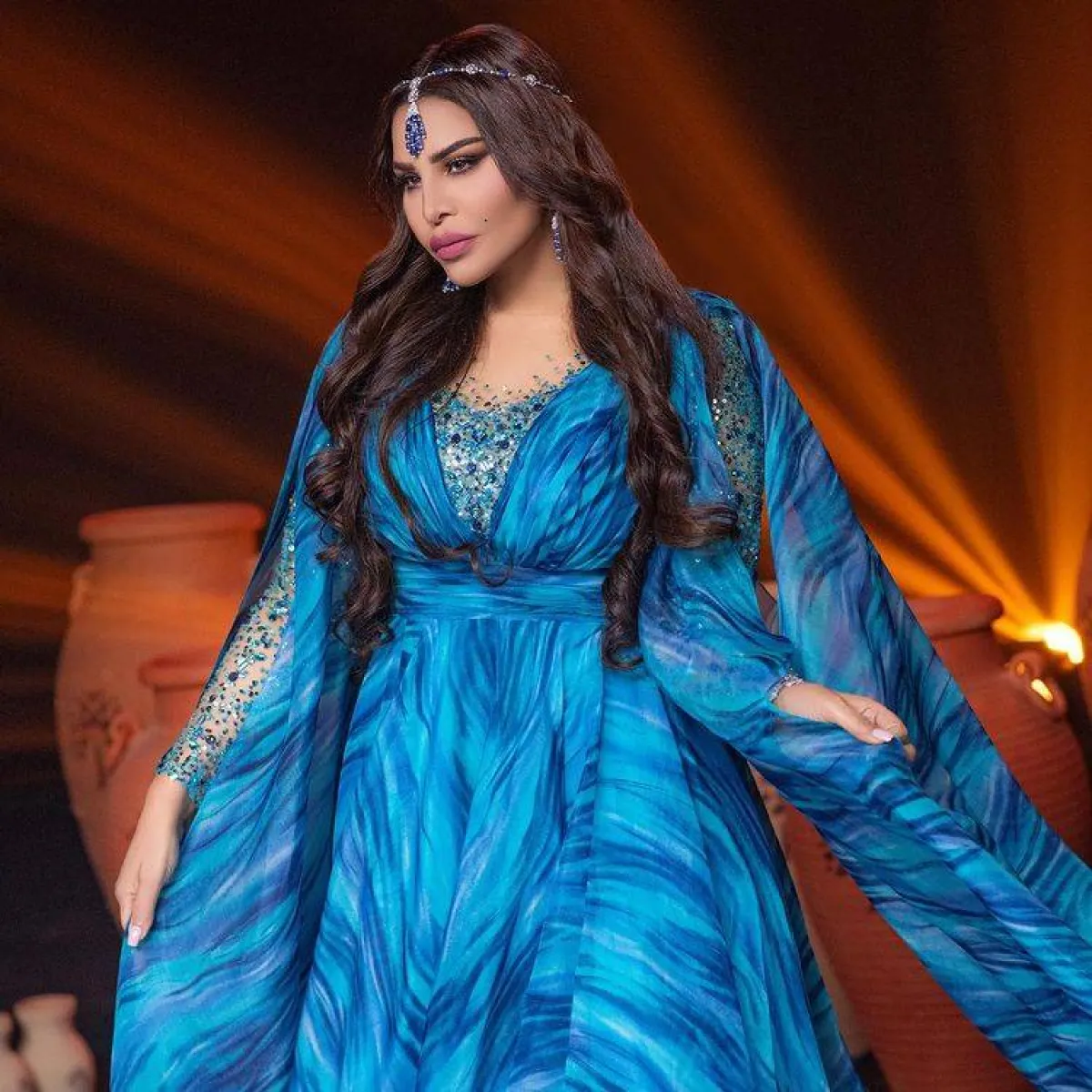 تيجان شعر الفنانة أحلام الشامسي-الصورة من حسابها على انستغرام