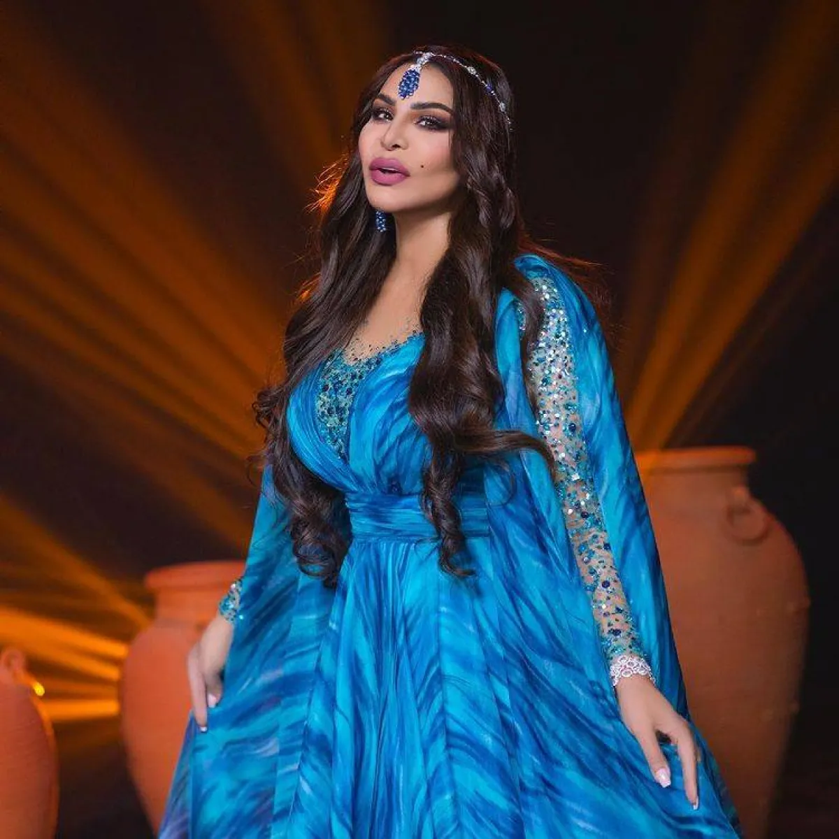 تيجان شعر الفنانة أحلام الشامسي-الصورة من حسابها على انستغرام