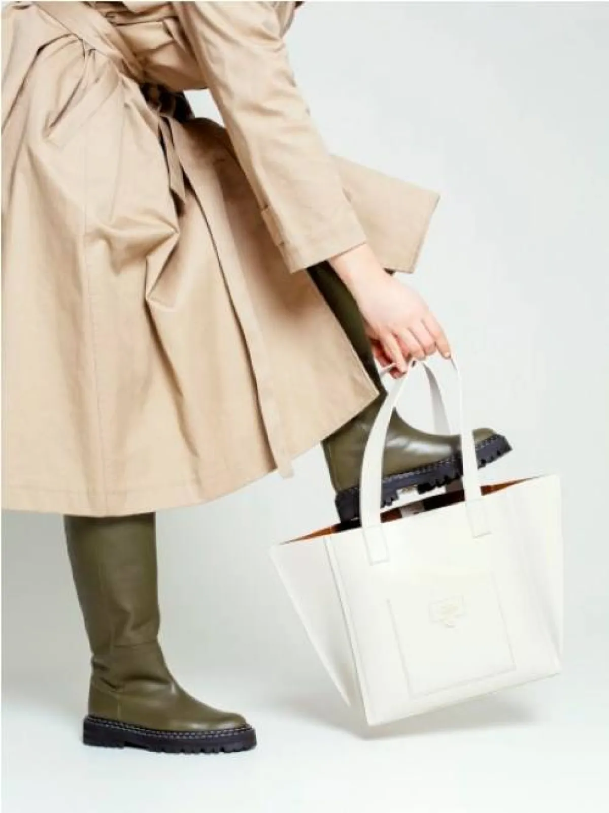 الحقيبة البيضاء