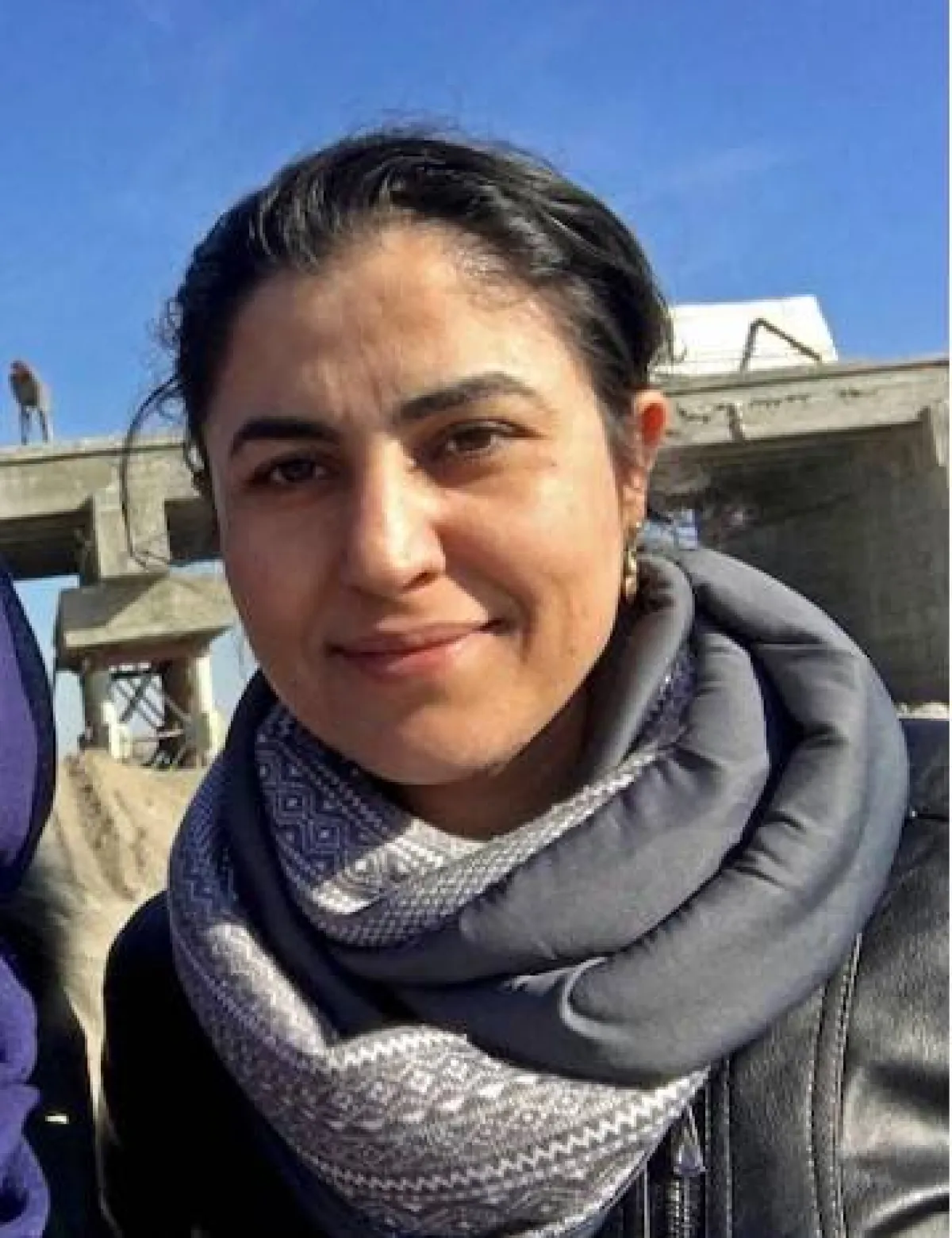 ابتسامة سعادة ورضا بالإنجاز