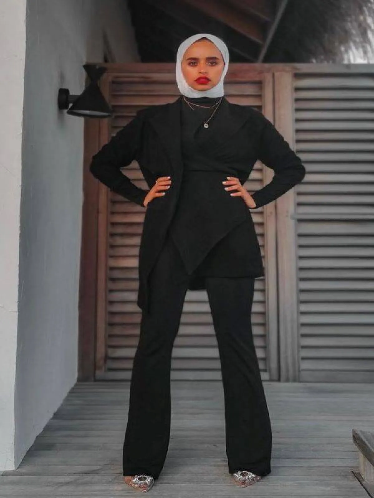 لولوة الخطاف باطلالة مونكروم