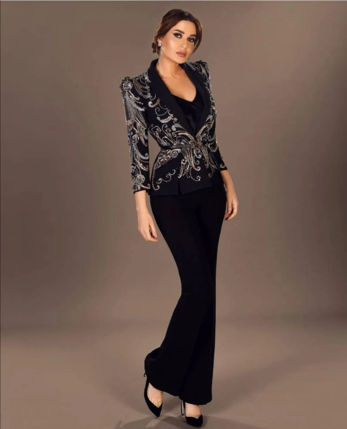 سيرين عبد النور بالأسود المطرّز