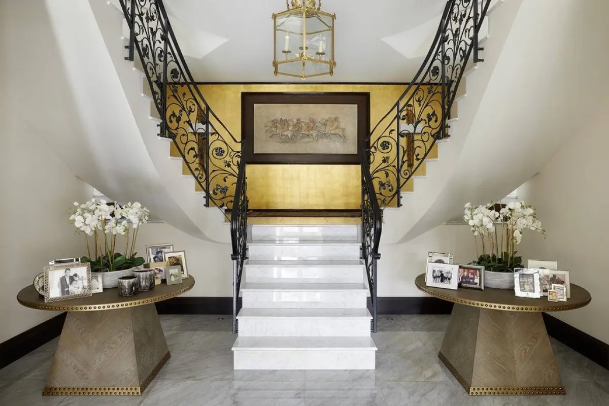 المادة المستخدمة في صنع الدرابزين من أساسيّات تصميم السلالم الداخليّة