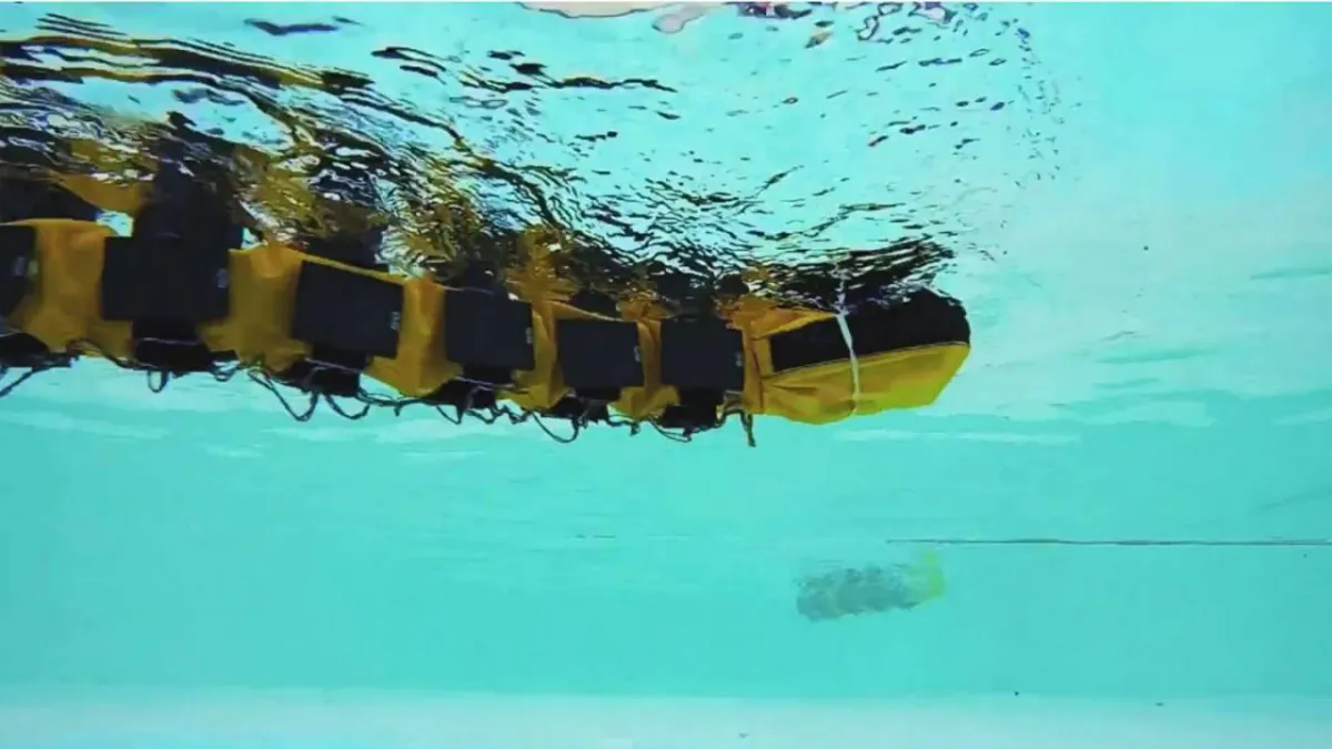 صورة لروبوت أغاثا إكس الذي يشبه الحبل الشوكي للإنسان