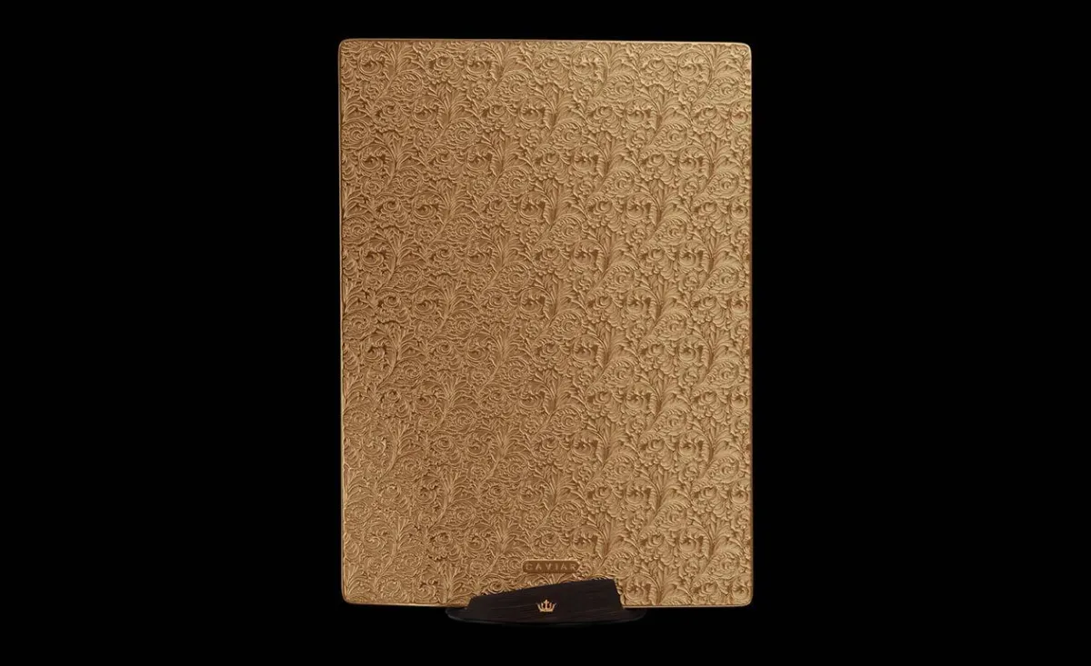 صورة لجهاز الألعاب بلاي ستيشن 5 الذهبي