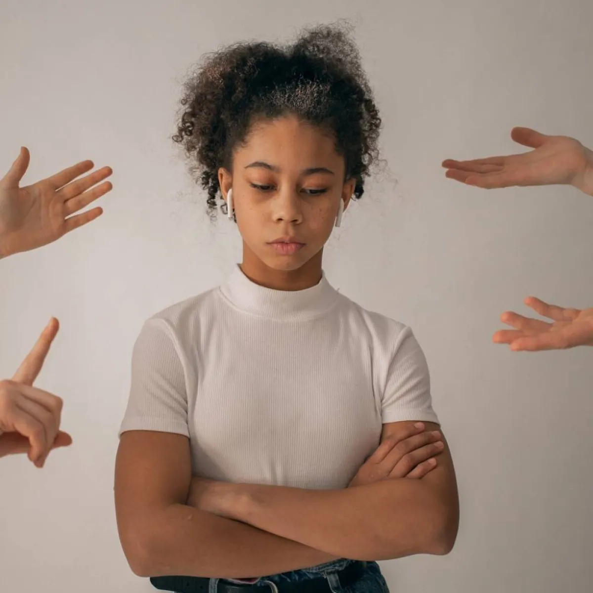 صورة لفتاة تواجه الكثير من المشاكل السلوكية