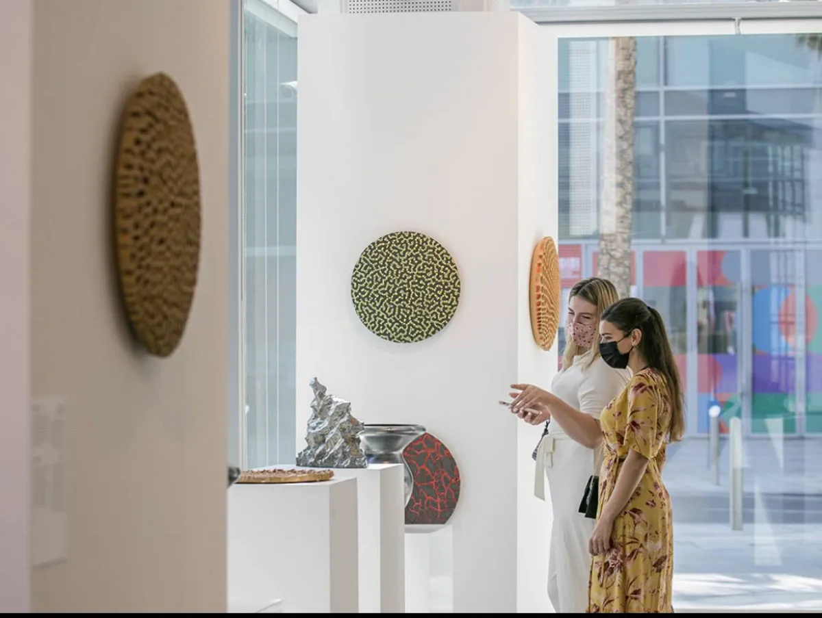 15 عملاً تركيبياً ونحتياً تُعرض جميعها للجمهور العام