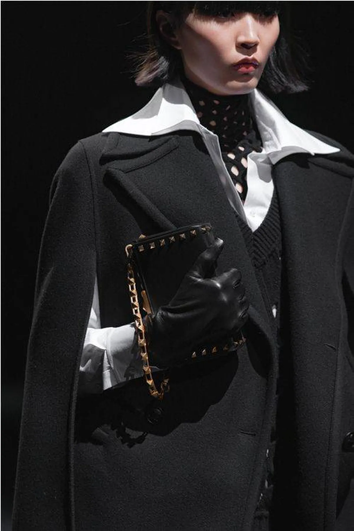 حقائب مزيّنة بالسلاسل