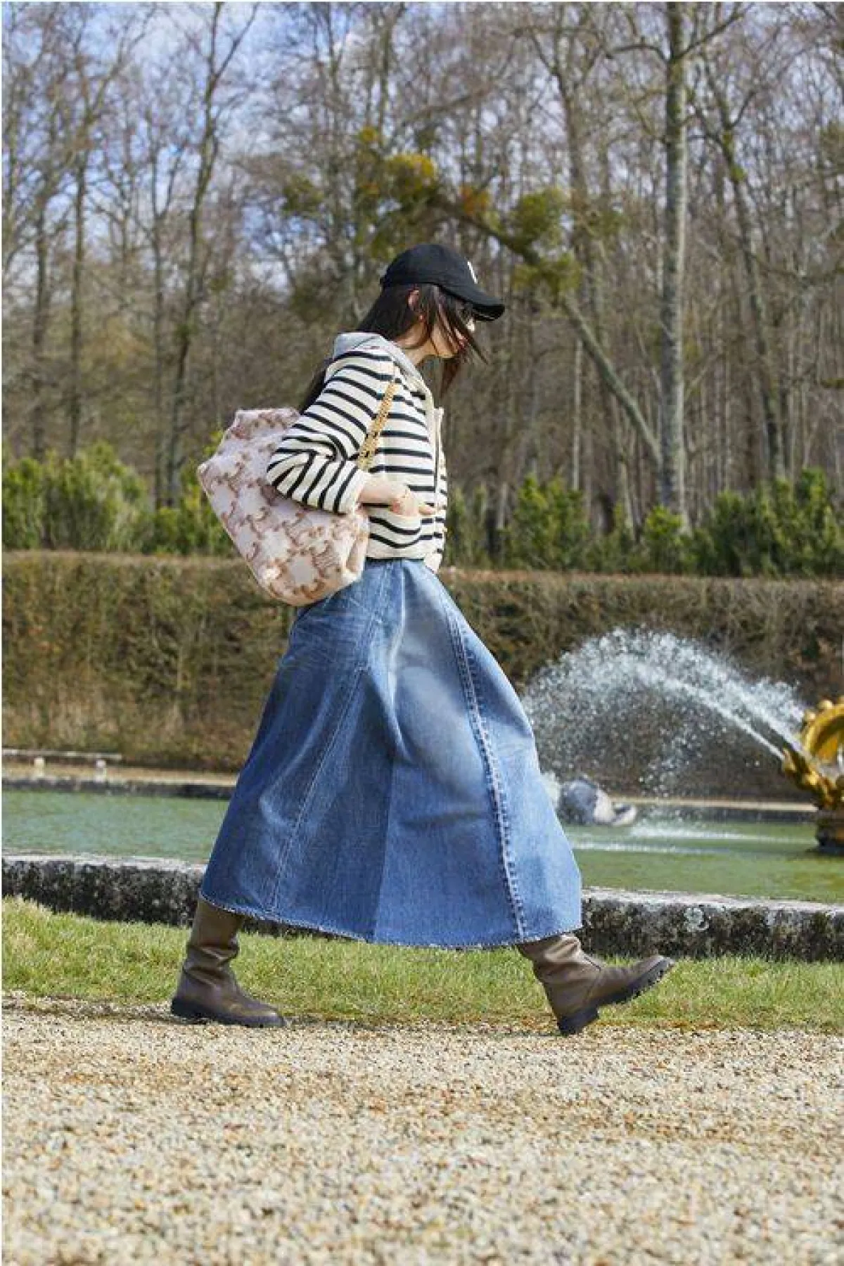 حقائب مزيّنة بالسلاسل