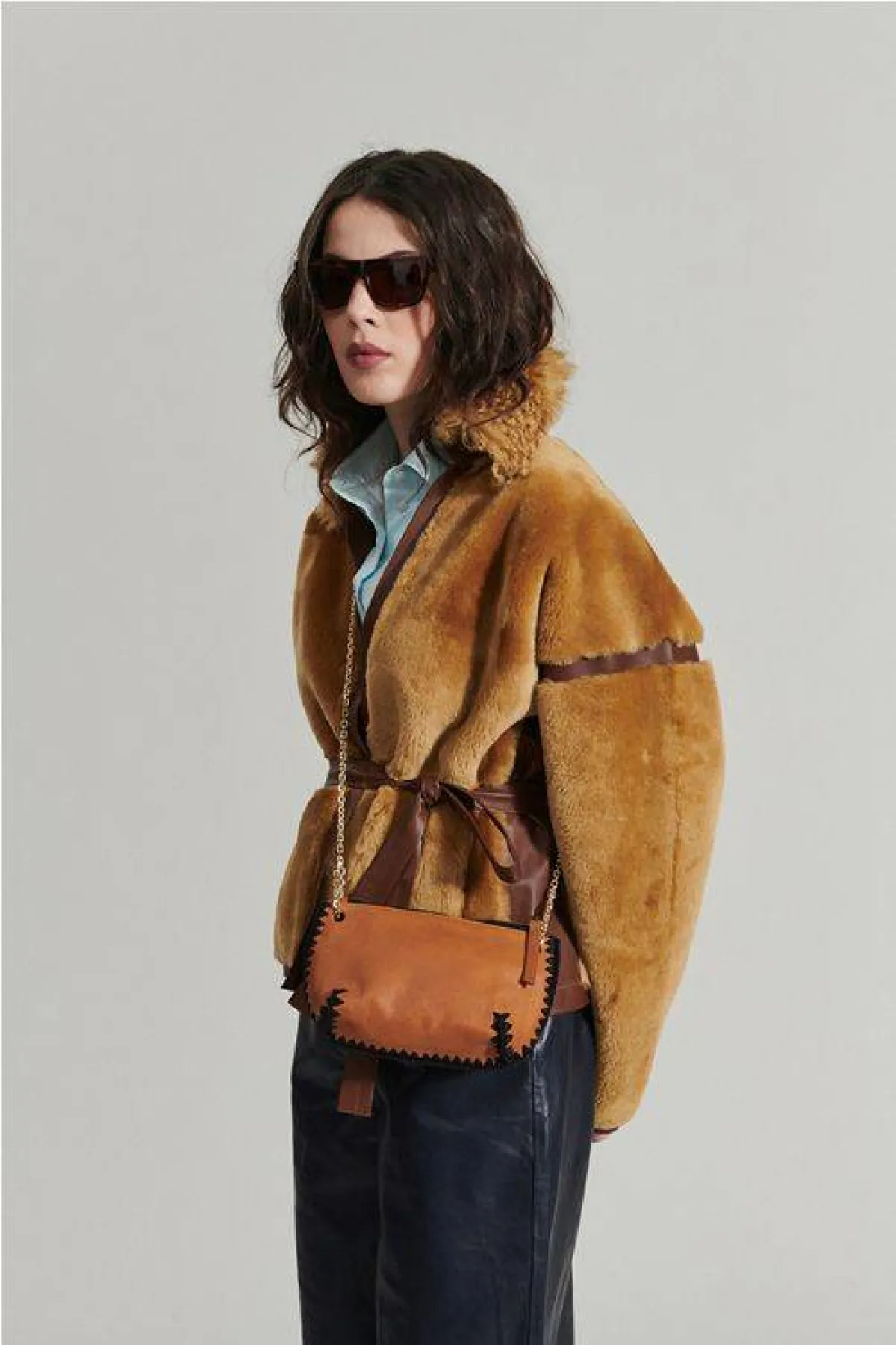 حقائب مزيّنة بالسلاسل