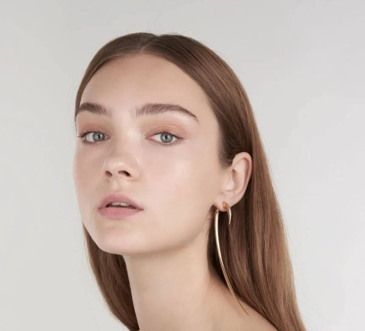 أقراط Hook مفردة من Shaun Leane