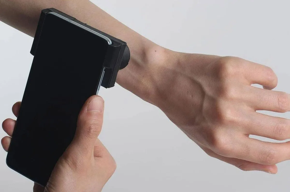  صورة لتجربة الكشف على الأمراض الجلدية باستخدام أداة At Skin