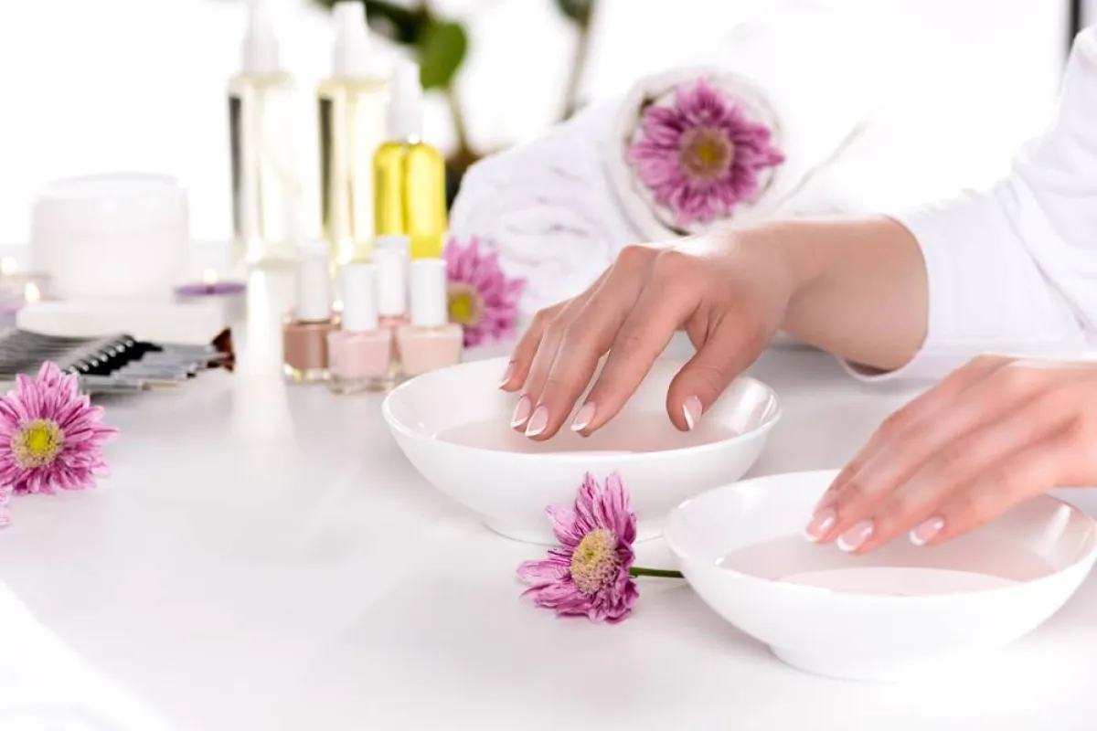 تبييض الأظافر