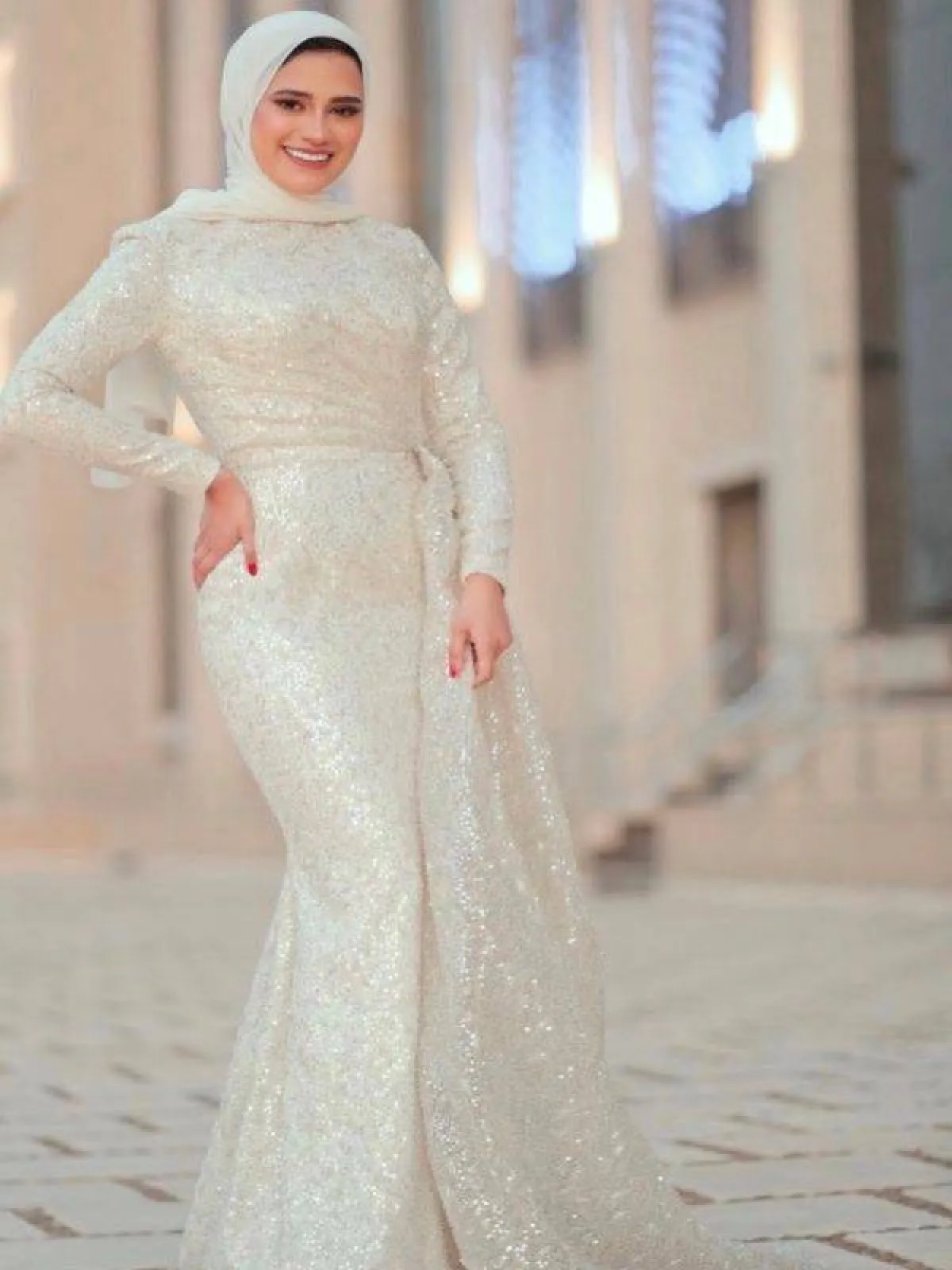 فستان لامع للنحيلات