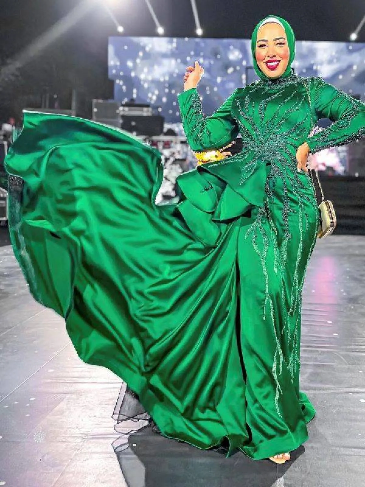 فستان بساتان مطرز