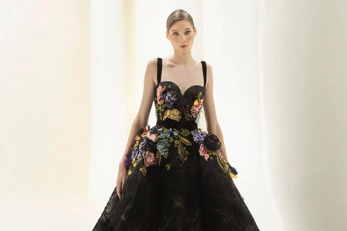 فستان خطوبة جذاب باللون الأسود 