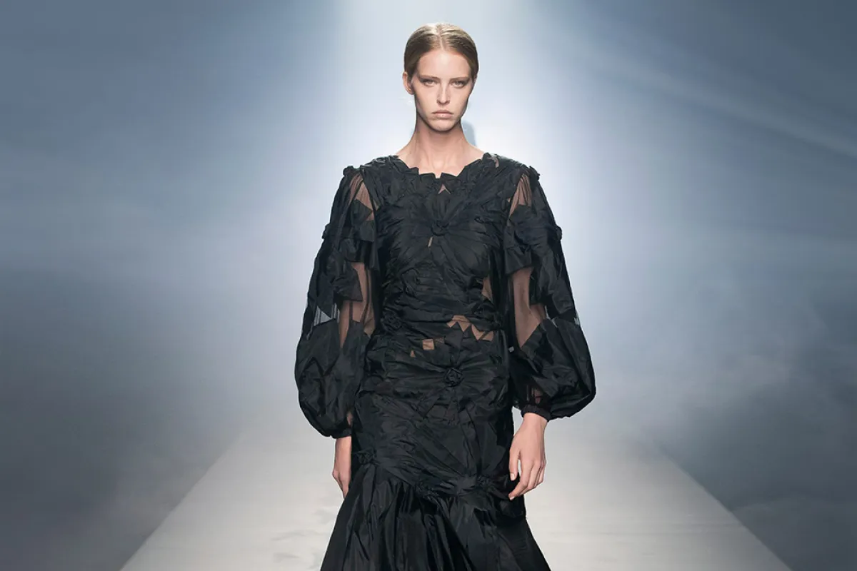 فستان بتصميم الساعة الرملية من البيرتا فيريتي  Alberta  Ferretti