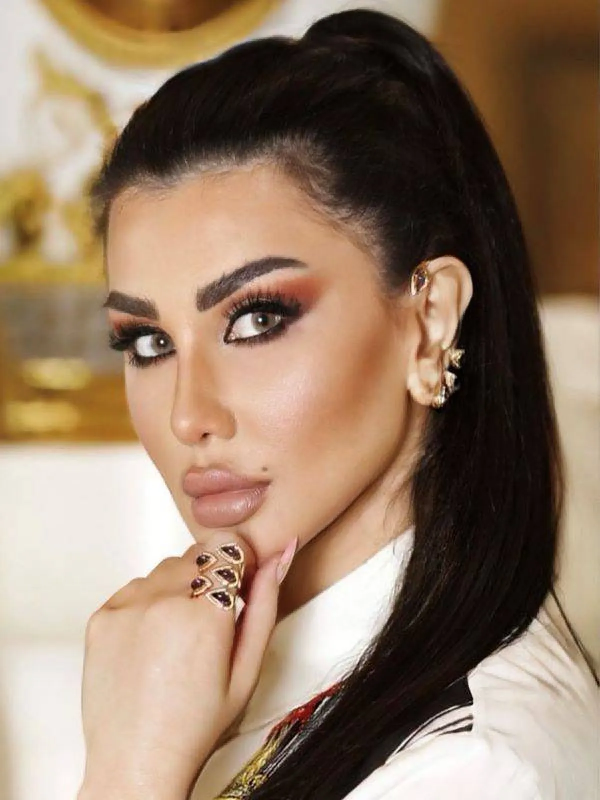 جيني اسبر بتسريحة عملية