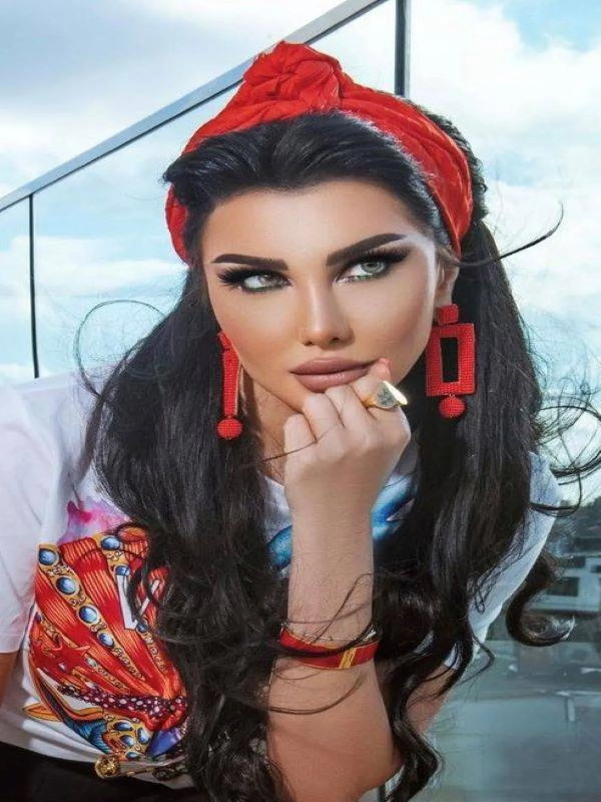 جيني اسبر باطلالة شبابية