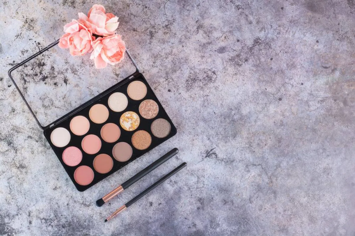 ظلال عيون زهرية 