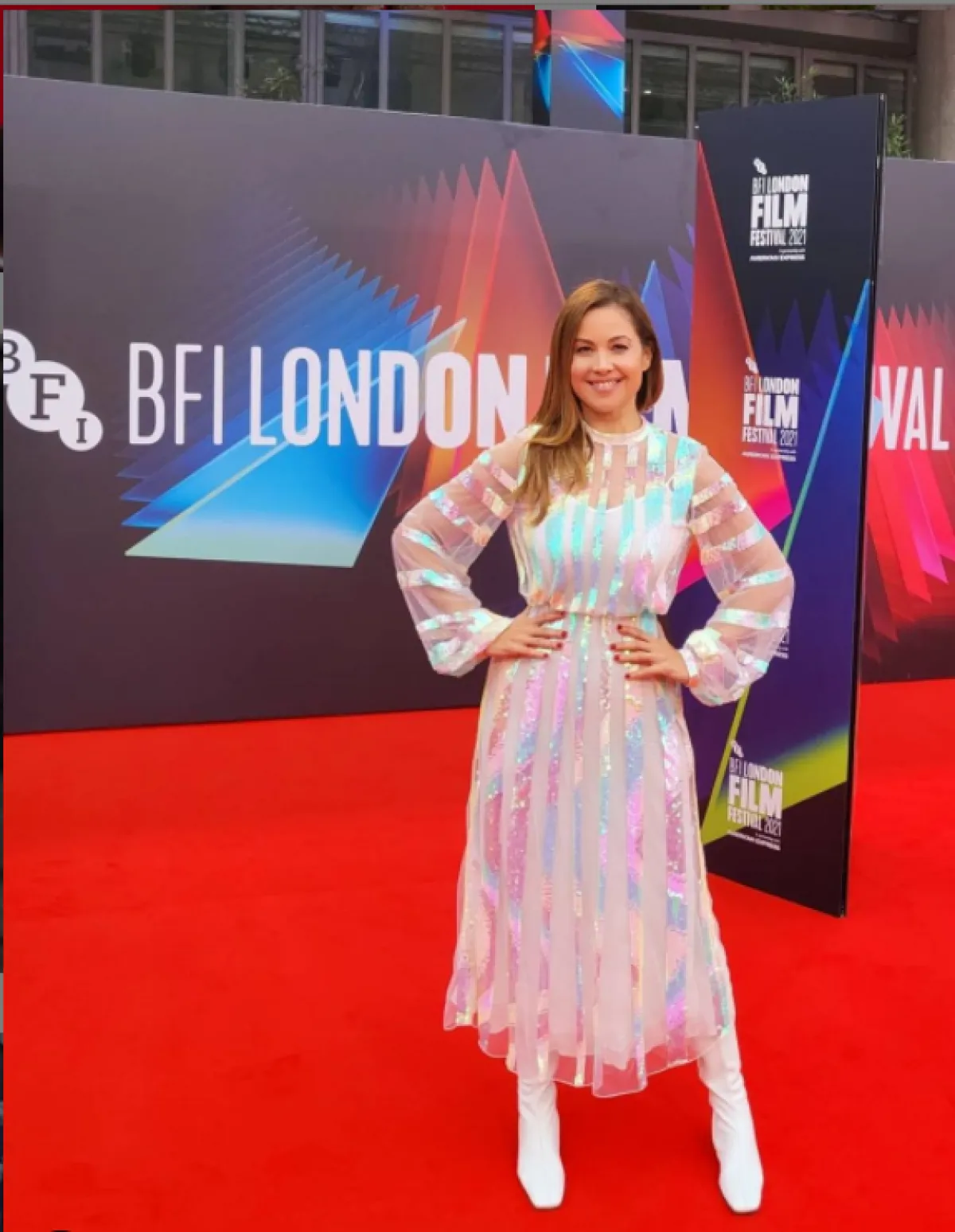 ريا أبي راشد ترتدي فستاناً أبيض