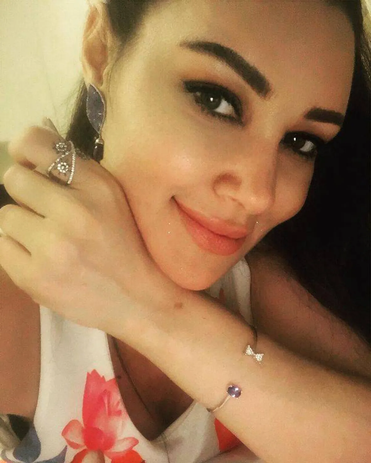 اكسسوارات أروى جودة في المؤتمر الصحفي لمهرجان الجونة- الصورة من حساب أروى جودة على إنستغرام