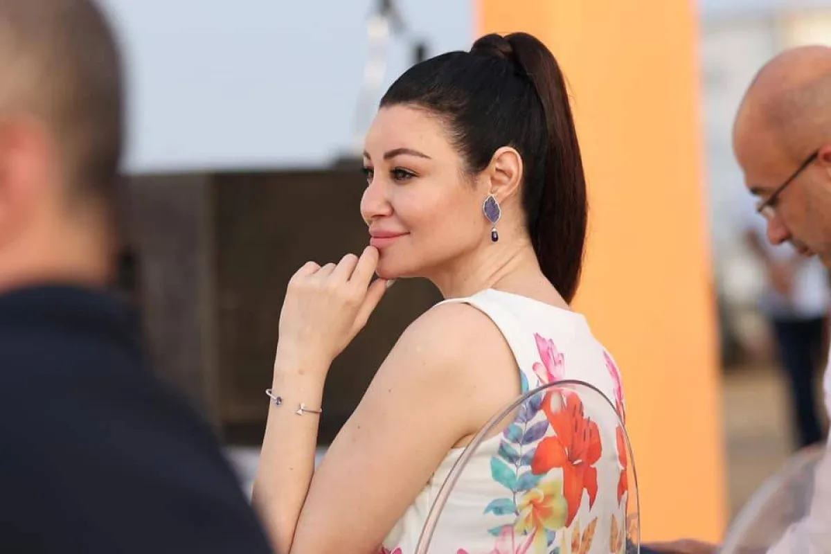 أروى جودة تتابع المؤتمر الصحفي للدورة الخامسة لمهرجان الجونة- الصورة من الحساب الرسمي لمهرجان الجونة على فيسبوك