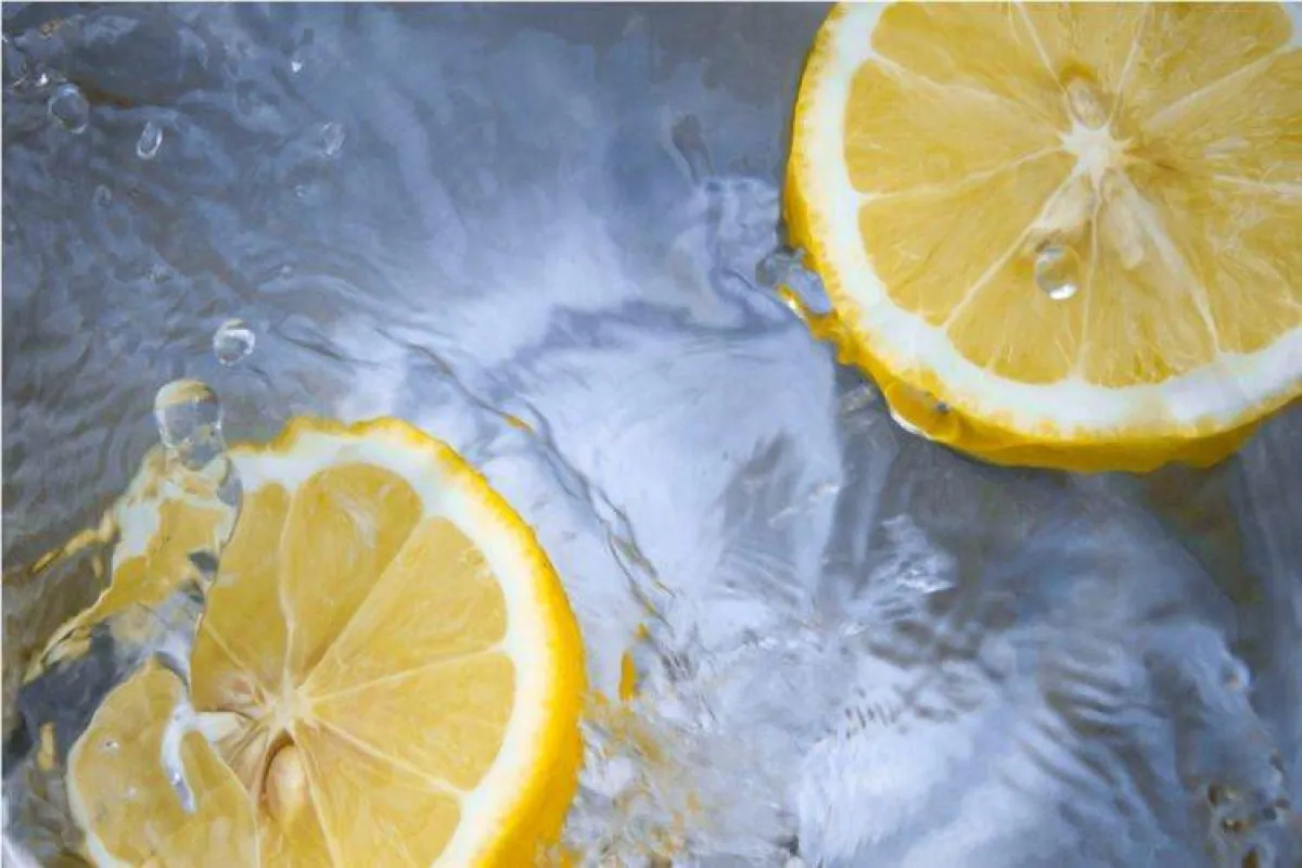 تناولي الليمون الأصفر مع الماء الدافئ