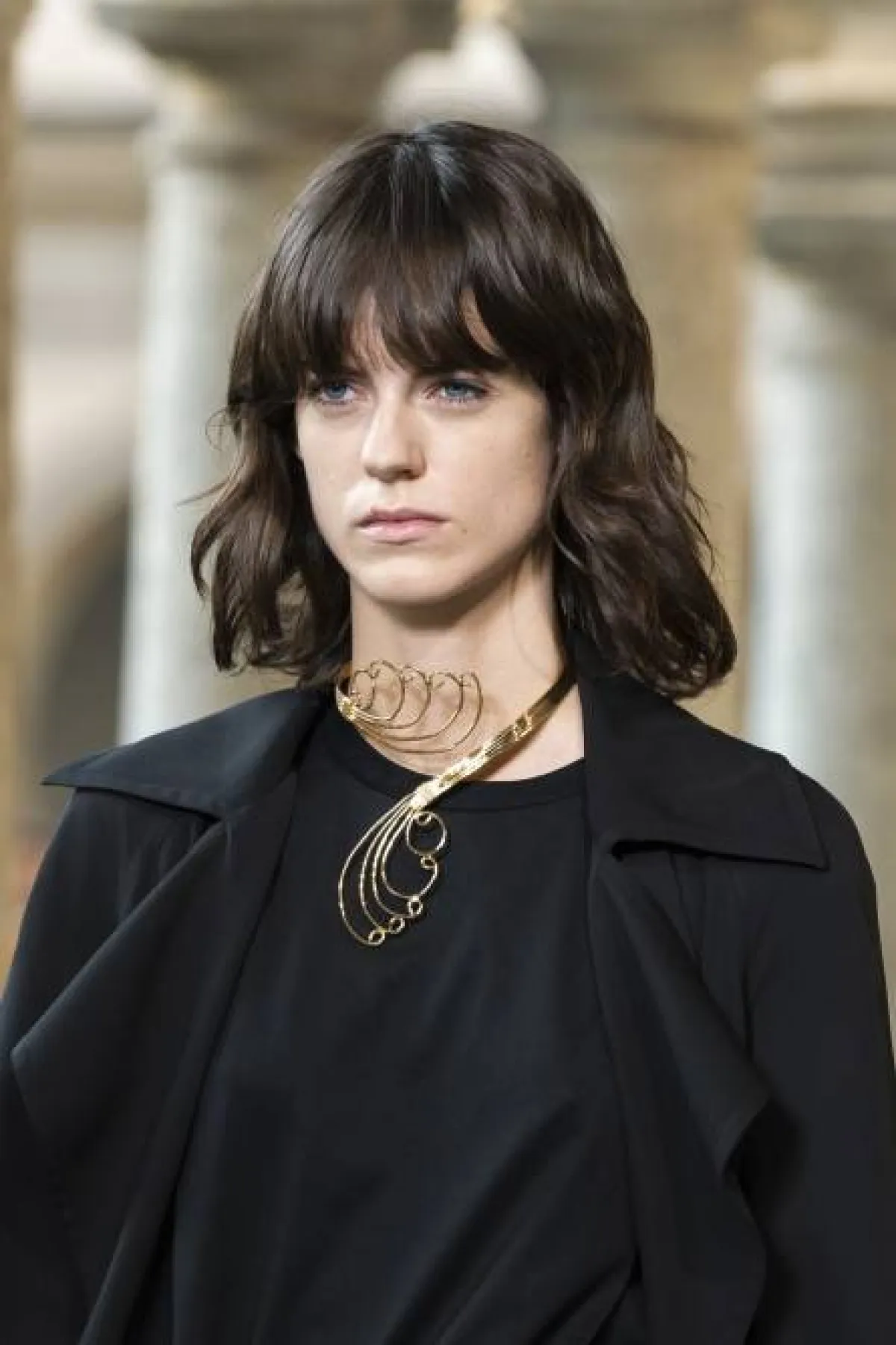  خطوات الحصول على مظهر الشعر المبلل