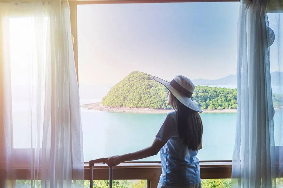 طرق لتجنب الرسوم الإضافية في الفنادق