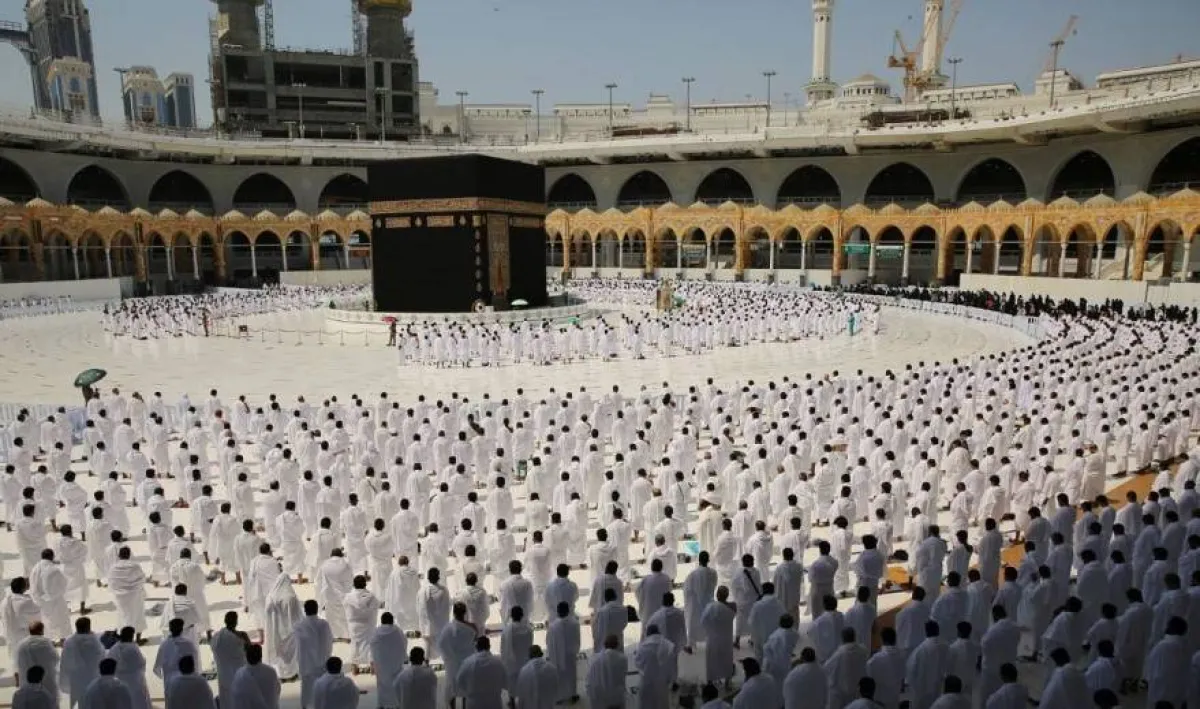 (870) موظفاً وموظفة للتفويج وإدارة الحشود بالمسجد الحرام