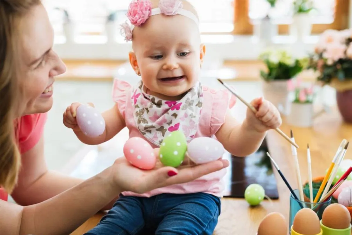 طفل يتعرّف على البيض