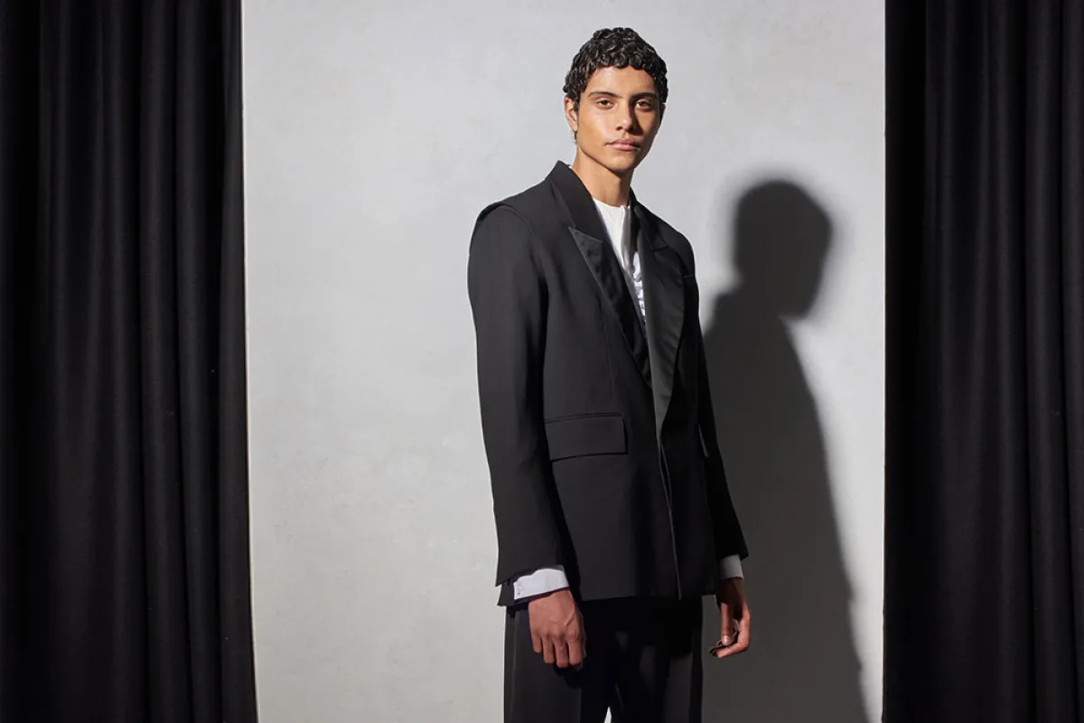 بدلة كلاسيكية باللون الأسود من بيانكا سوندرز  Bianca Saunders