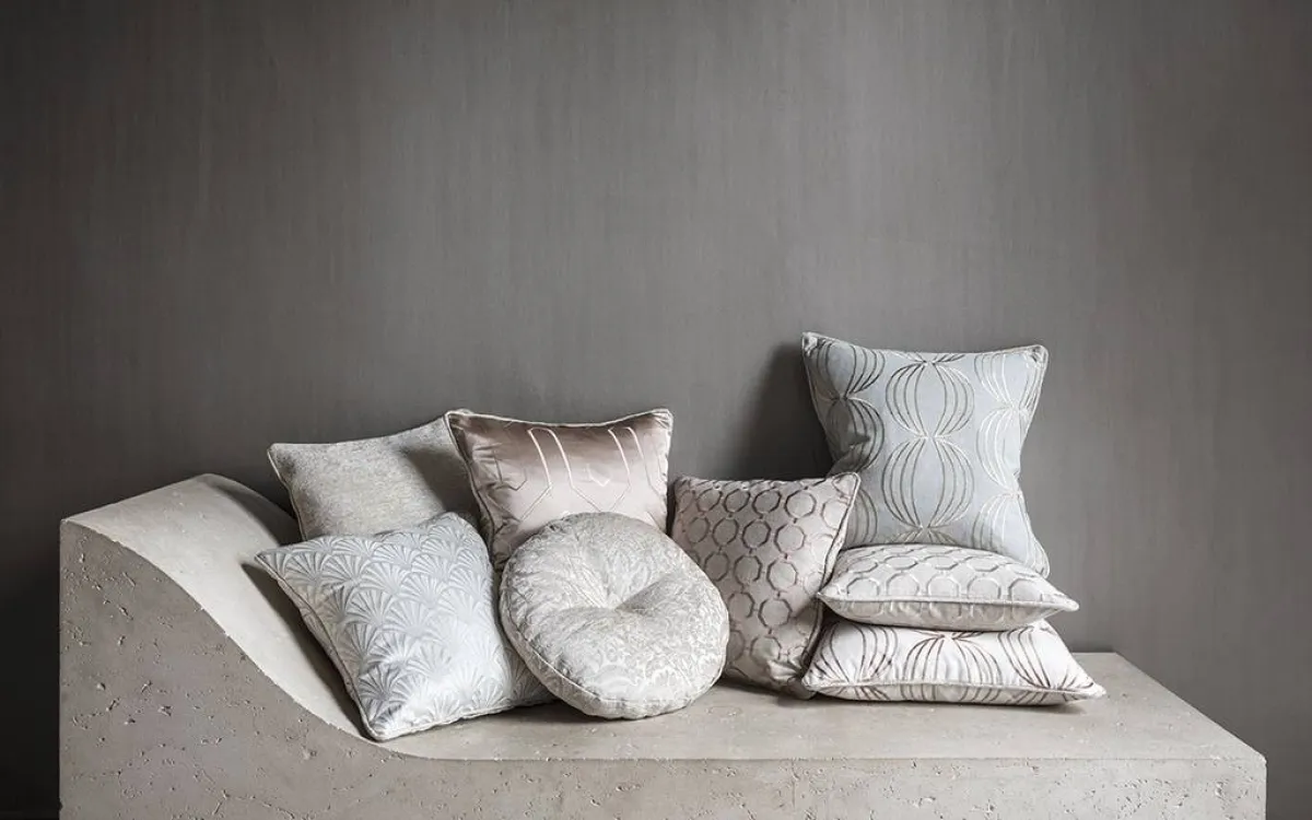 الوسائد الملوّنة بالبيج أو السكّري رائجة أخيرًا