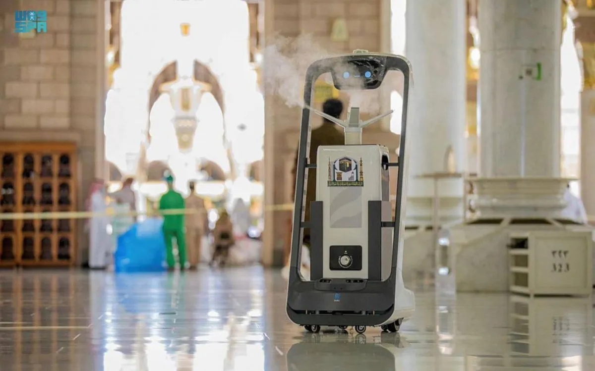 تطهير المسجد النبوي - أرشيفية من سيدتي