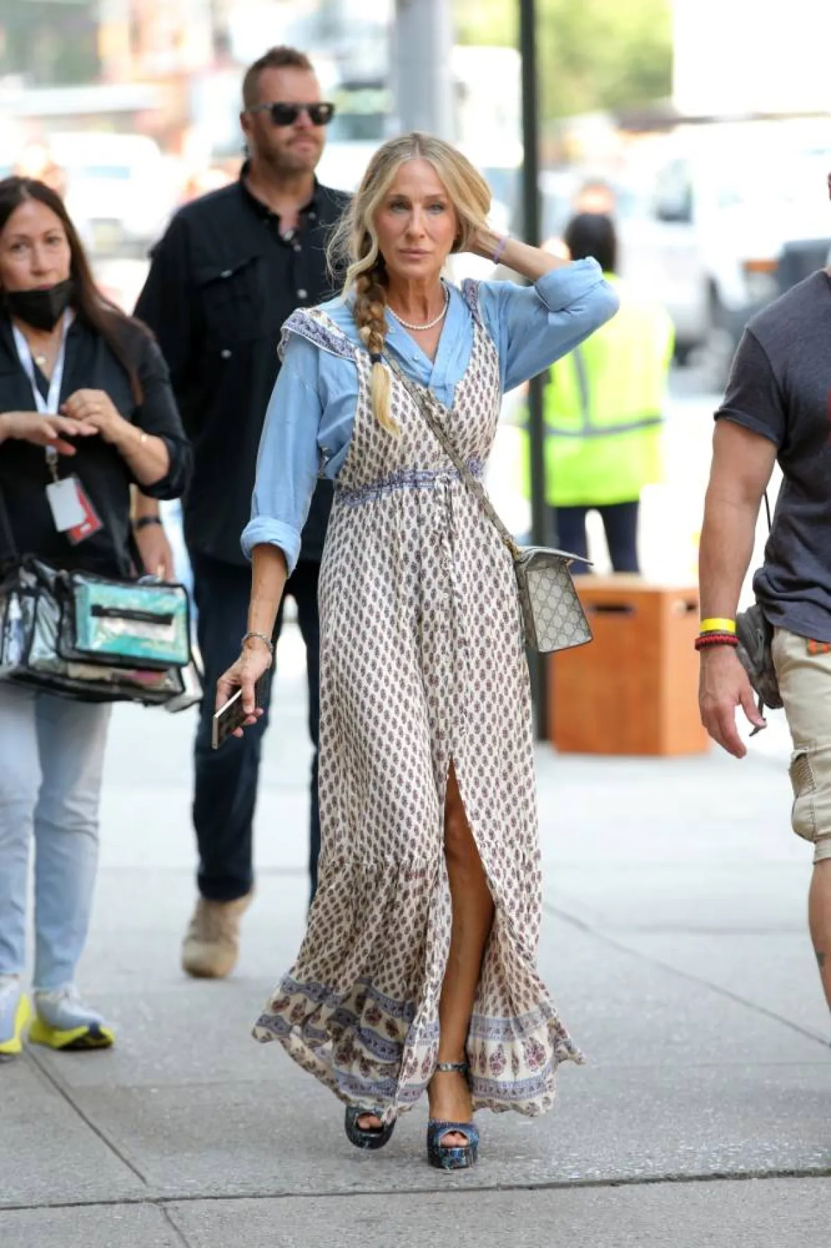 سارة جيسيكا باركر تحمل حقيبة من غوتشي