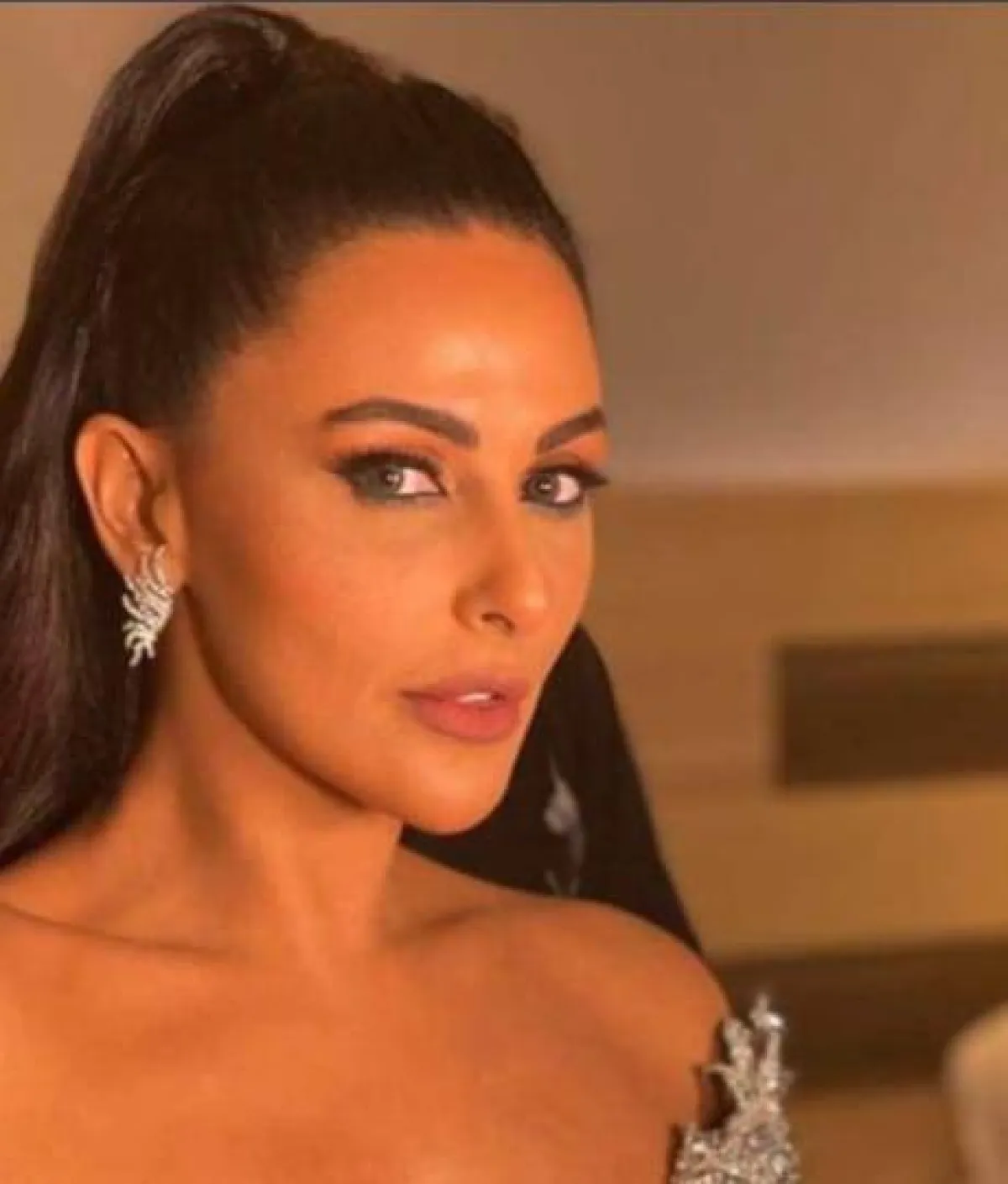 صورة ملتقطة من قصة شاركتها Iram jewelry على انستغرام لأقراط ميس حمدان 