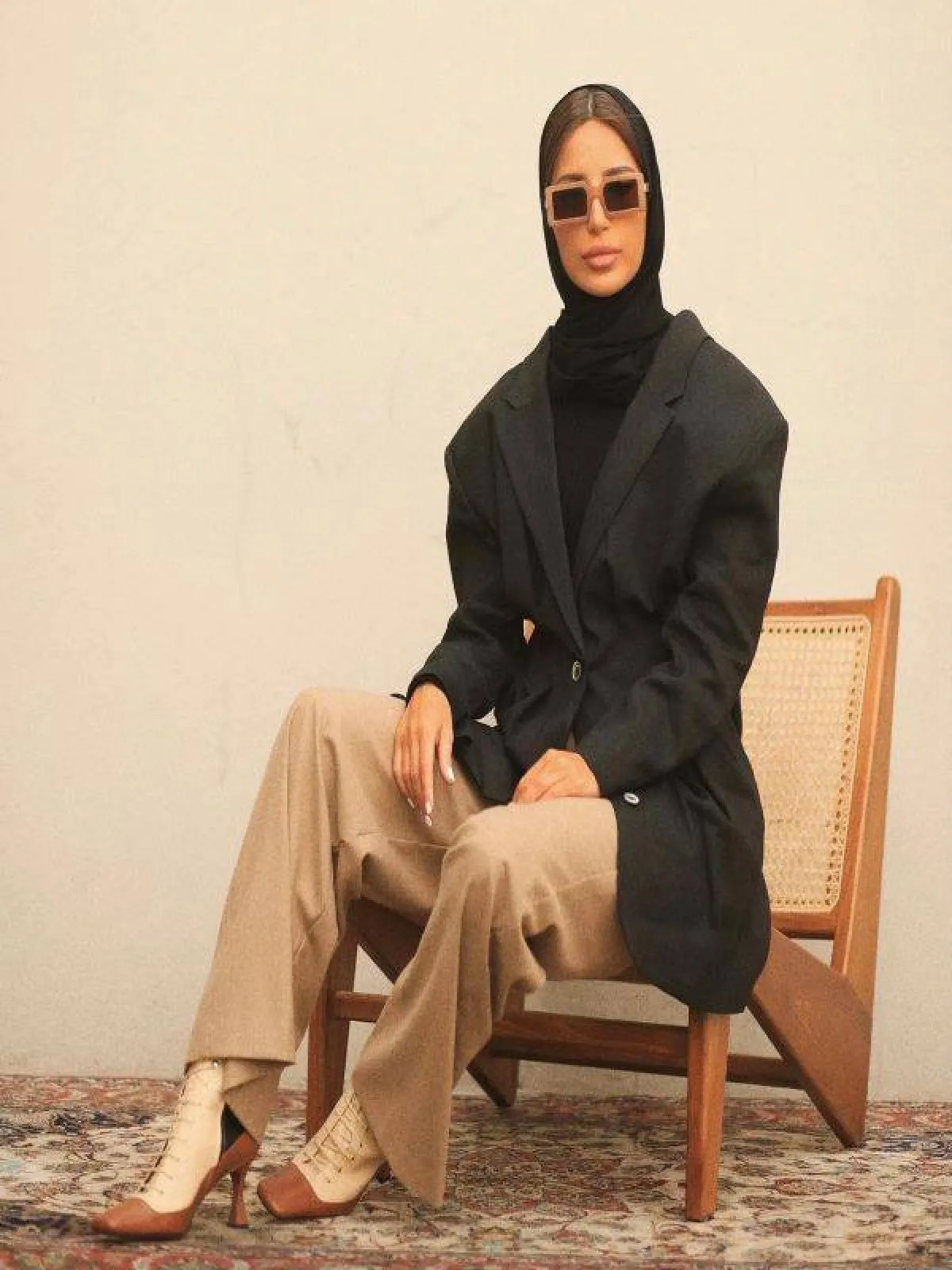 فاطمة حسام بمعطف عملي