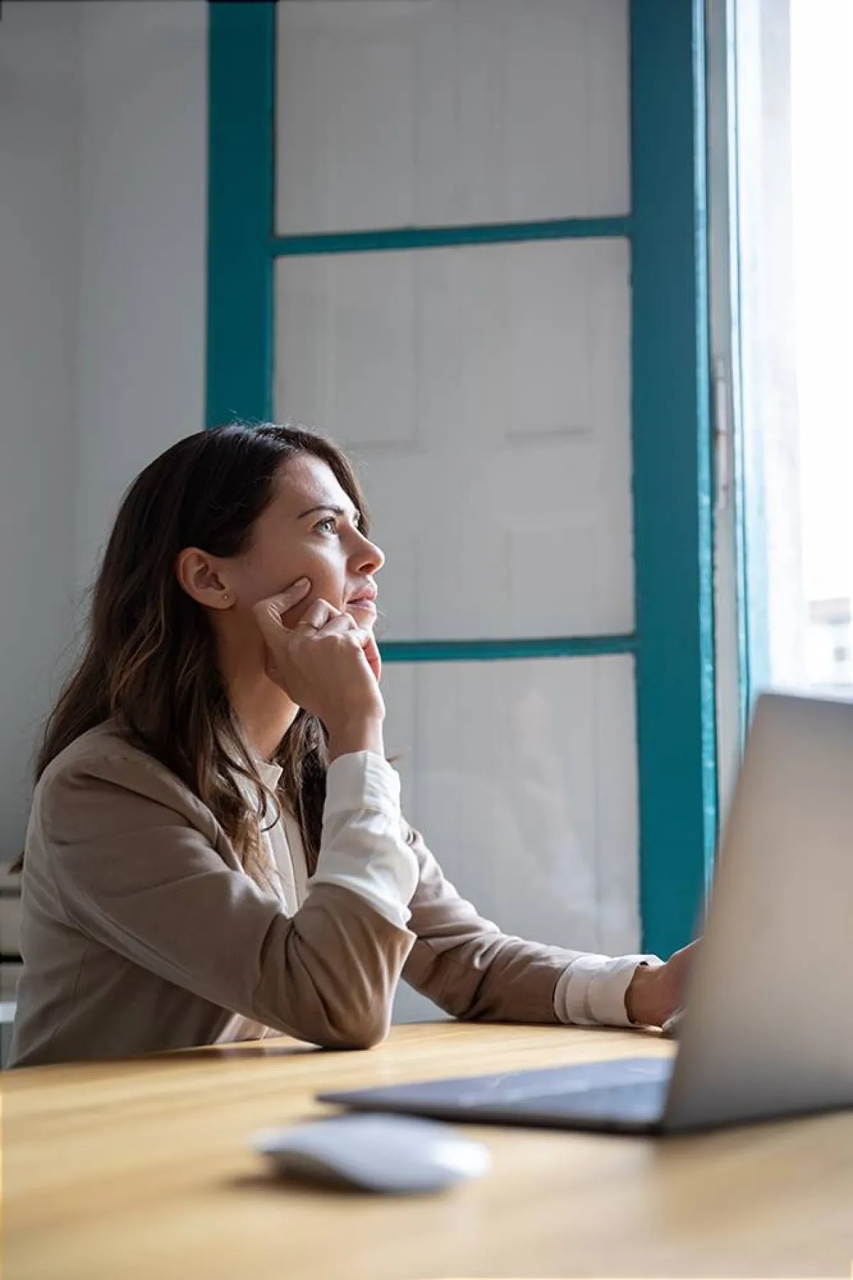 فتاة تستدعي الذكريات