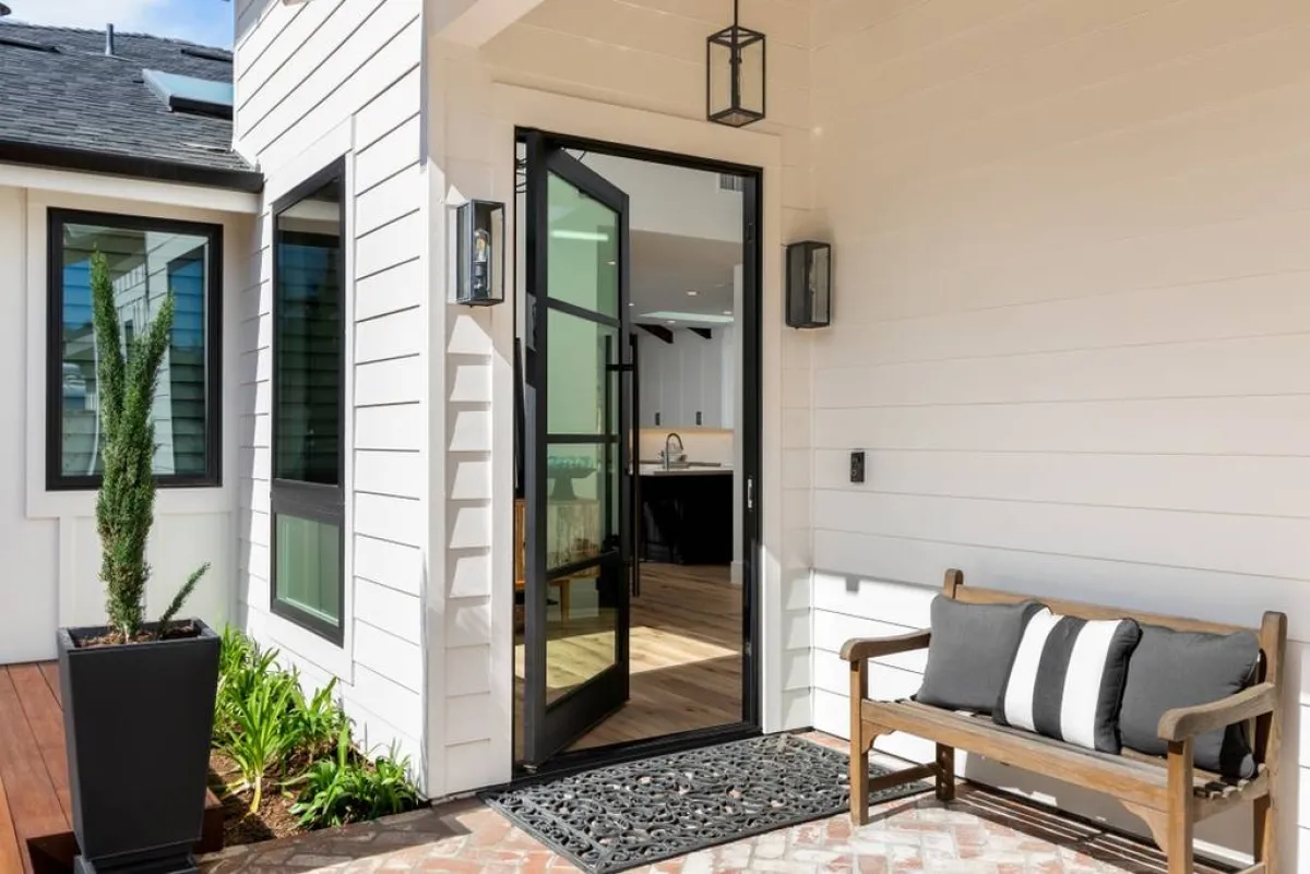 أفكار جديدة لتصميمات أبواب المنزل