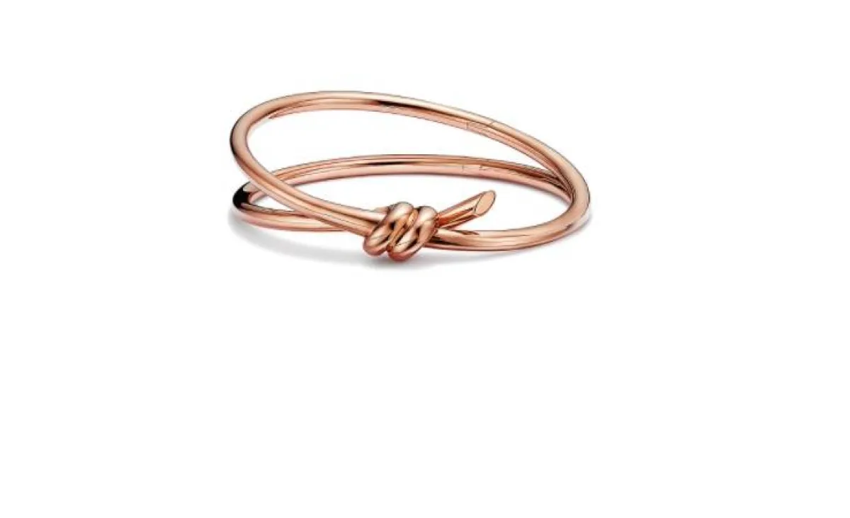 سوار ذهب وردي من تيفاني آند كو