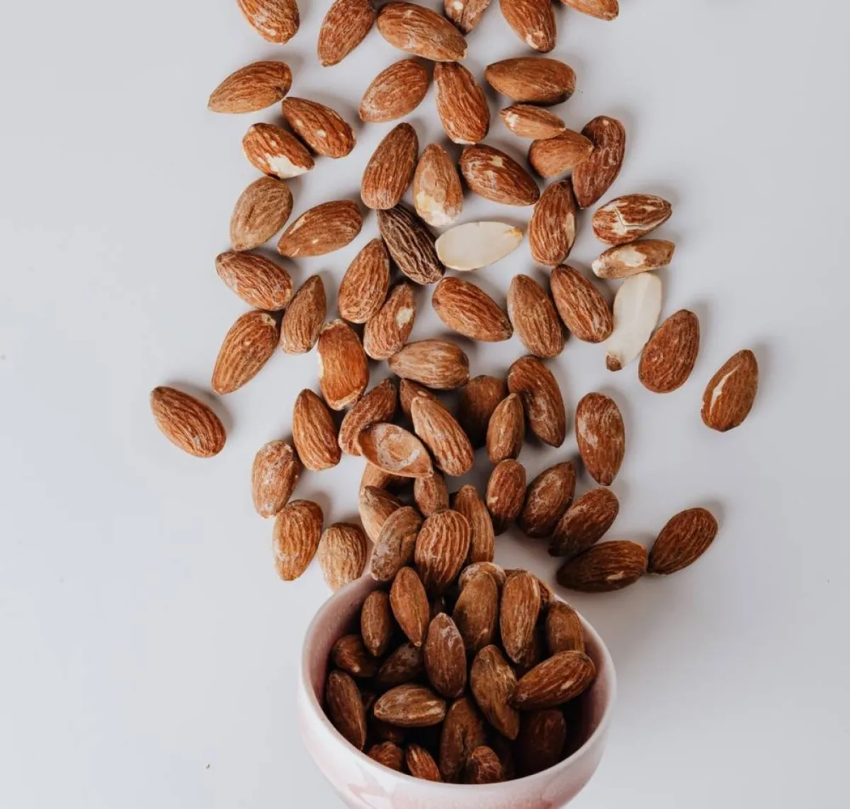 صورة للوز المر